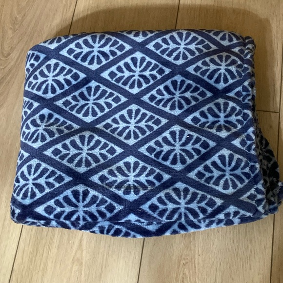 Comforter - Picture 1 of 4